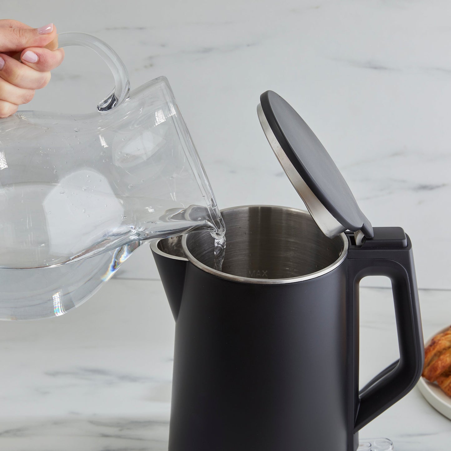West Bend 1.5 L Electric Kettle