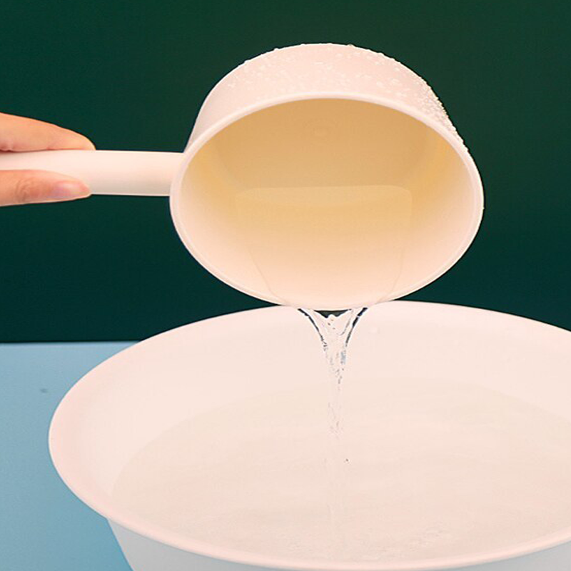 2.6L White Plastic Ladle ( Water Scoop )