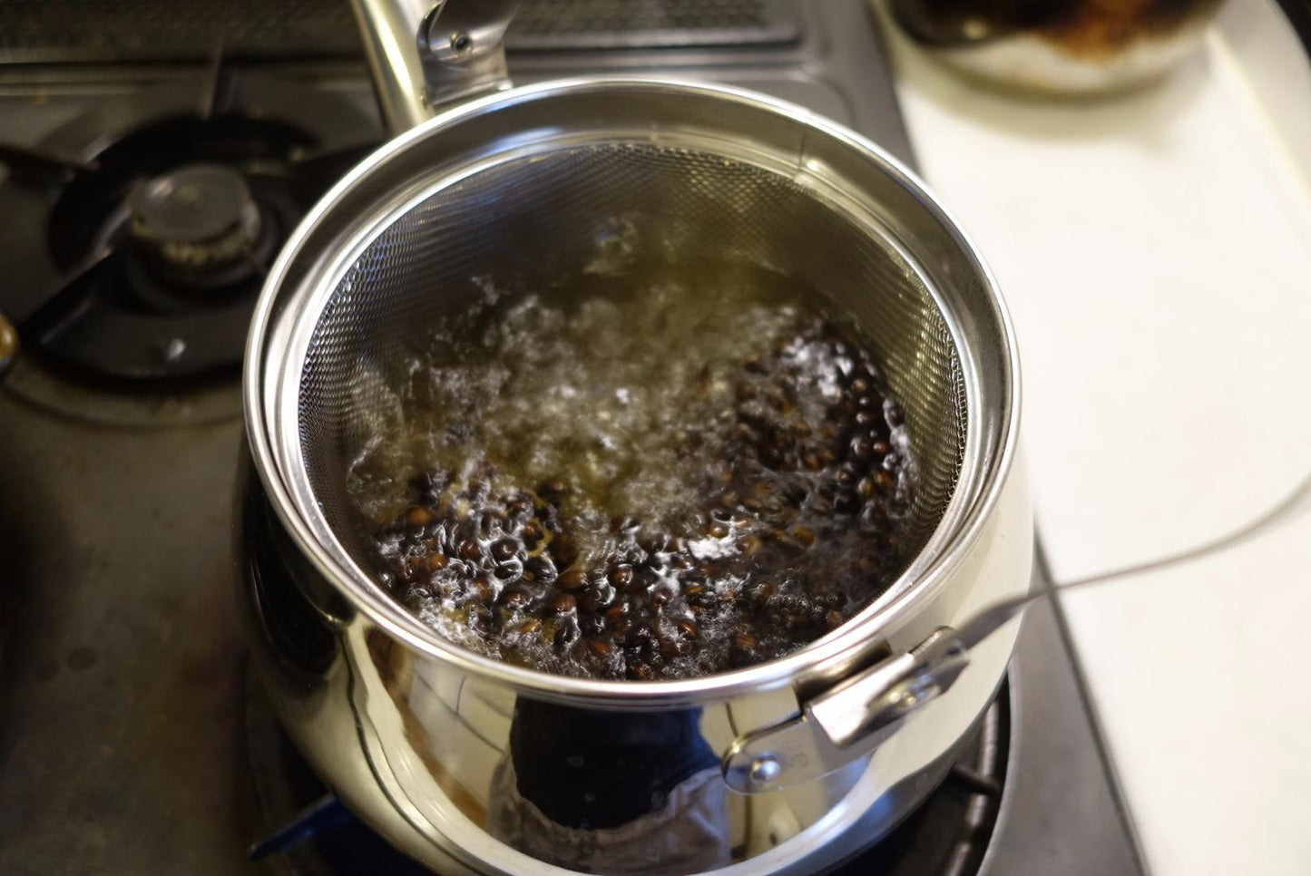 1.6 L Stainless Steel Tea Kettle With Tea Strainer