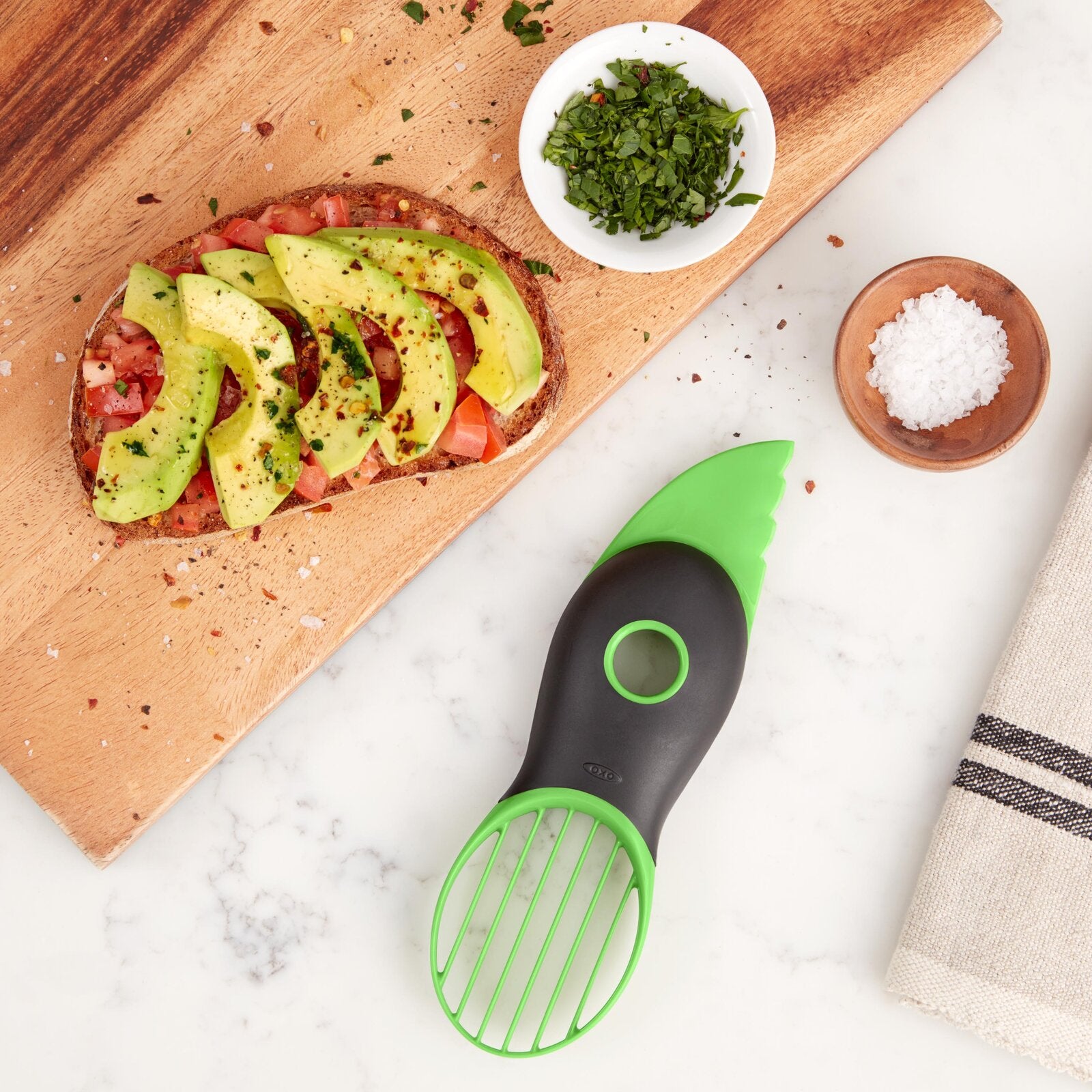  OXO Good Grips 3-in-1 Avocado Slicer, White/Black: Avacado Oxo:  Home & Kitchen