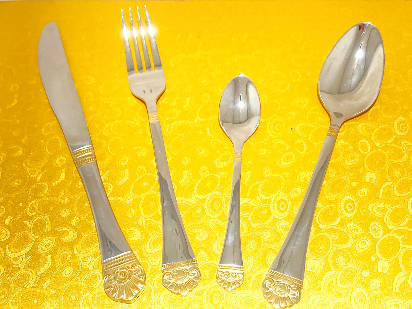 24 PC Flower Design Stainless Steel Silver & Gold Cutlery Set