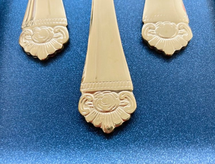 12 PC Flower Design Dinner Spoon Set