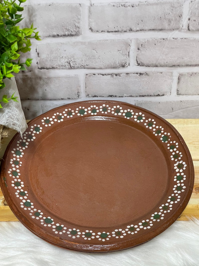 27cm Brown Round Clay Plate